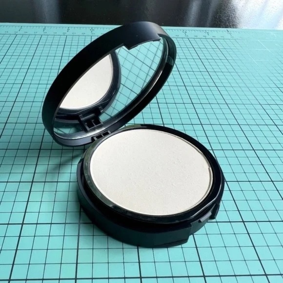 Bare Minerals Original Mineral Veil Pressed Setting Powder - Sheer Fair - Picture 3 of 8